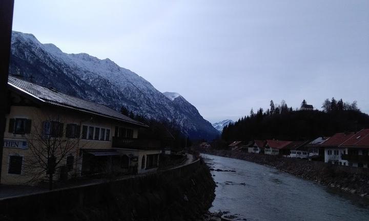 Zur Brücke